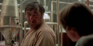 Érdekes színfolttal bővült a mos eisleyi krimó szőrösszívű csaposának története